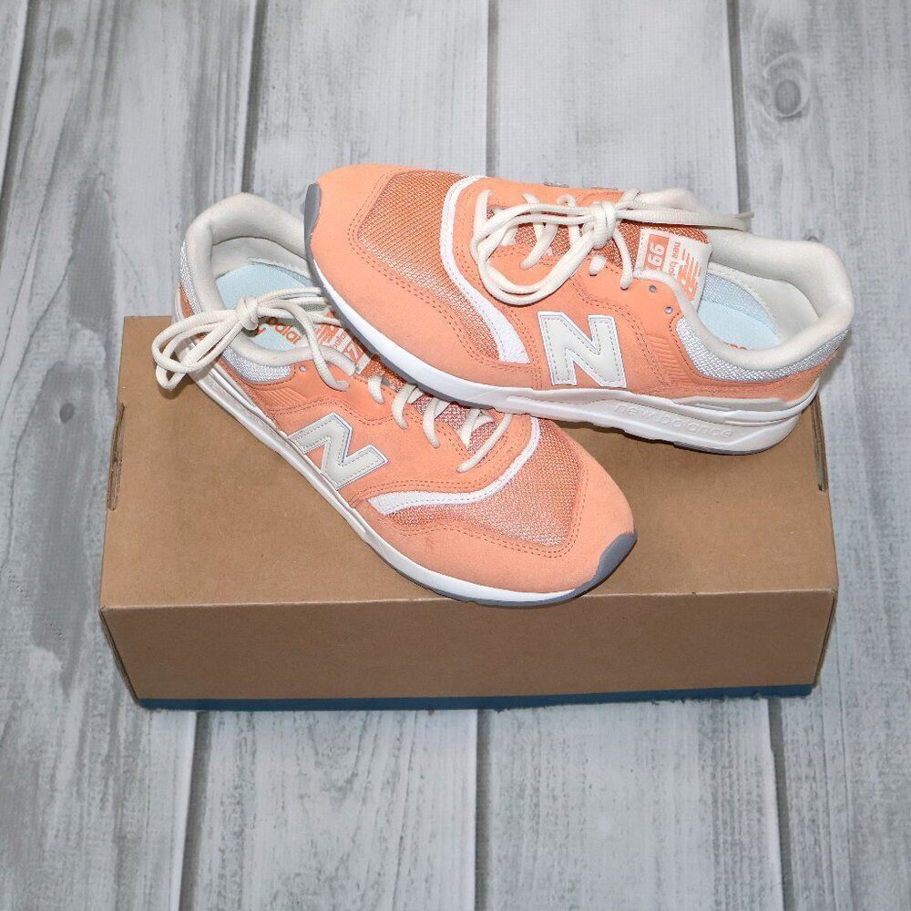 NWT New Balance Women's 997H Retro Sneaker - Peach
